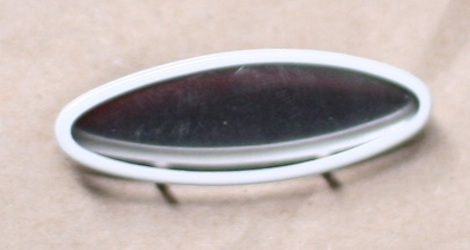 Brosche oval 15x45 mm Rahmen weiss